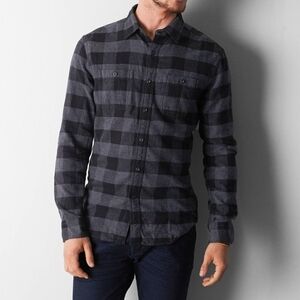 American Eagle Outfitters black and gray buffalo plaid flannel shirt size large